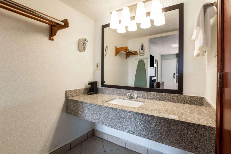Bathroom 3, Quality Inn Georgetown North, Scott