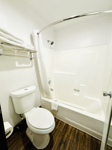Bathroom 4, Studio 6 Flagstaff, AZ, Coconino