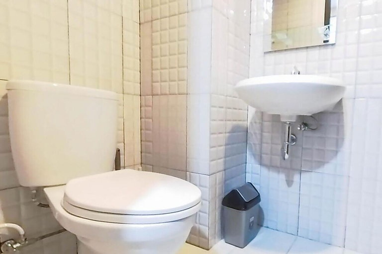 Bathroom 3, Cozy Stay Studio At De Prima Apartment, Medan