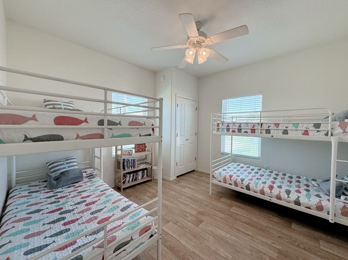Room 2, Sunburn Alley 4 Bedroom Home, Galveston