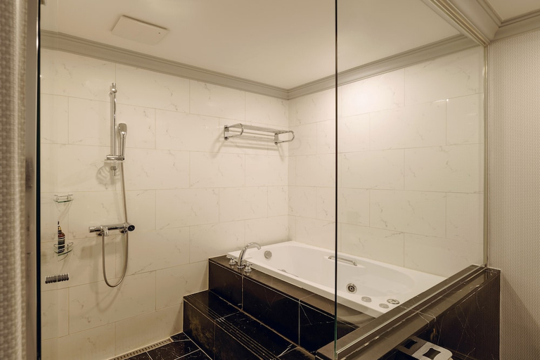 Bathroom 4, Pale De CZ, Haeundae