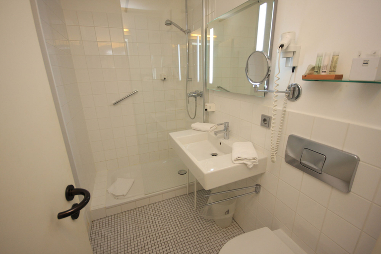 Bathroom 4, Hotel am Main, Würzburg