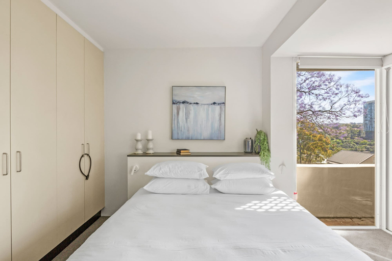 Room 4, 2-bed Harbourside Home With Views in Fab Location, Sydney