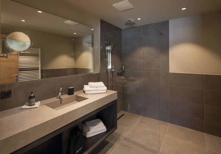 Bathroom, Luxurious Apartment on the Golf Course, Kitzbühel