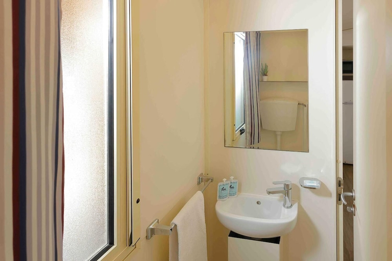 Bathroom 5, Fabulous Village, Rome