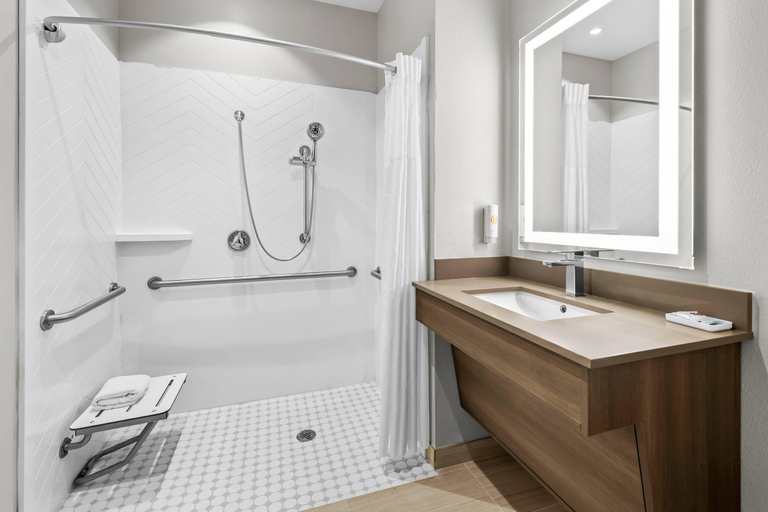 Bathroom 4, Comfort Suites Texarkana Texas, Bowie