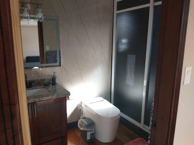 Bathroom 3, Howler House