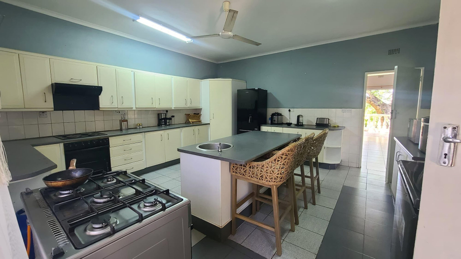 Private kitchen, Charming 3 Bedroom Guesthouse - 2300, Kariba