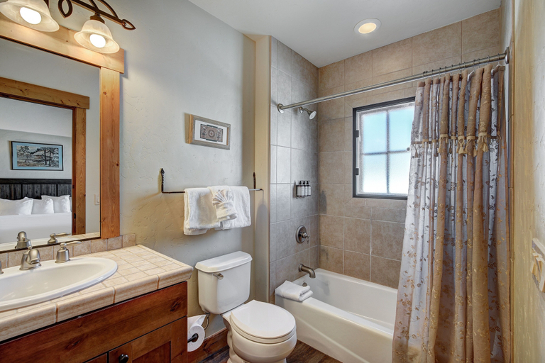 Bathroom 2, Spacious, Updated Townhome With Private Garage 3 Bedroom Condo, Summit