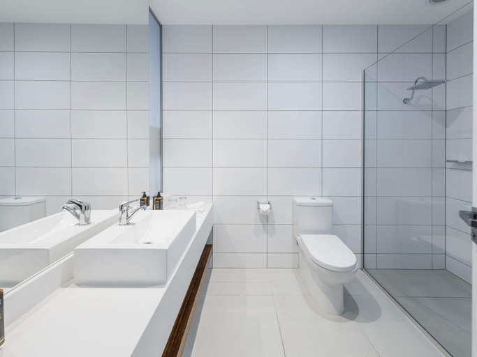 Bathroom 5, Mercure Melbourne Caroline Springs, Melton - East