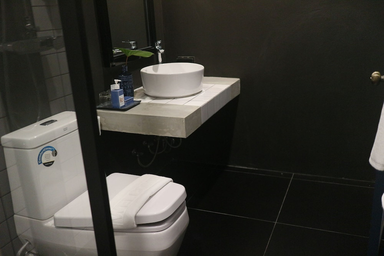 Bathroom 5, Hua Hin Habitat Hotel, Hua Hin