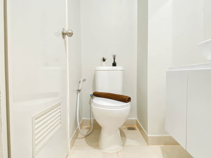 Bathroom 5, Basic Studio At Newville Lippo Cikarang Apartment, Cikarang