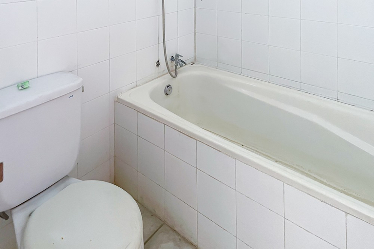 Bathroom, Guest House Surya Ayu Permai Buleleng Mitra RedDoorz, Buleleng