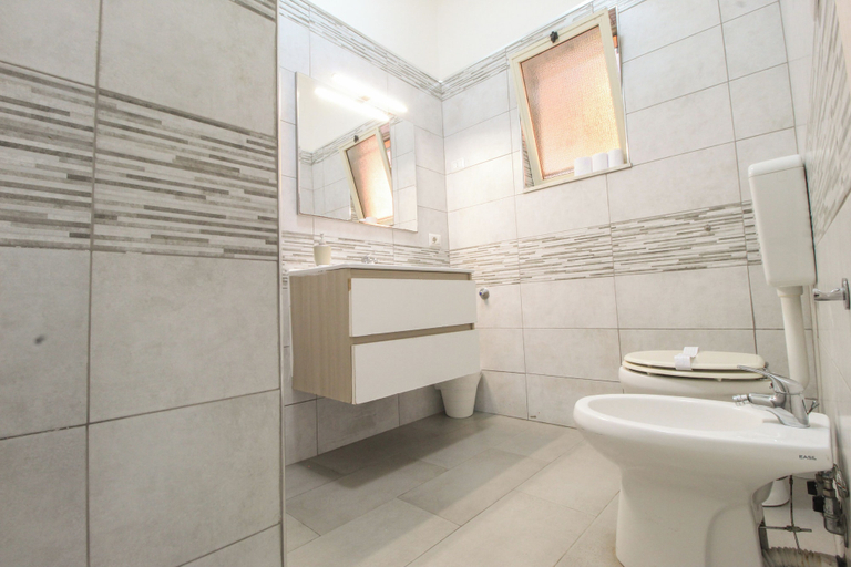 Bathroom 5, Bed & Fly near Airport Catania, Catania