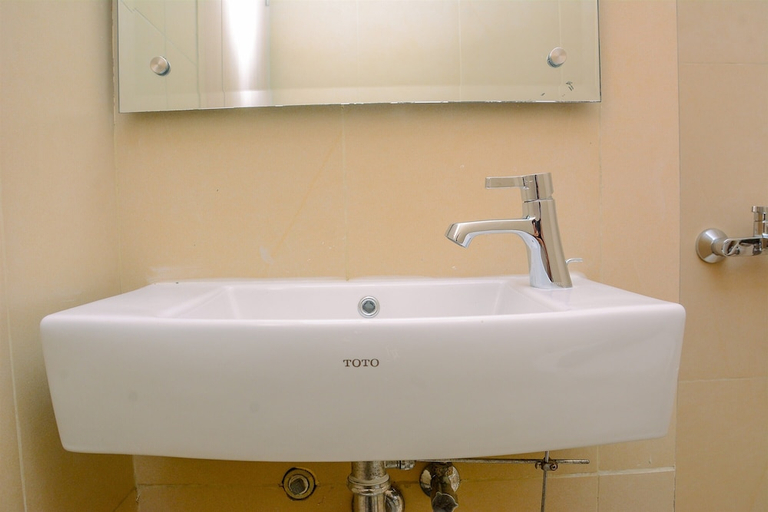 Bathroom 3, Comfy and Modern Studio Apartment at Elpis Residence, Jakarta Pusat