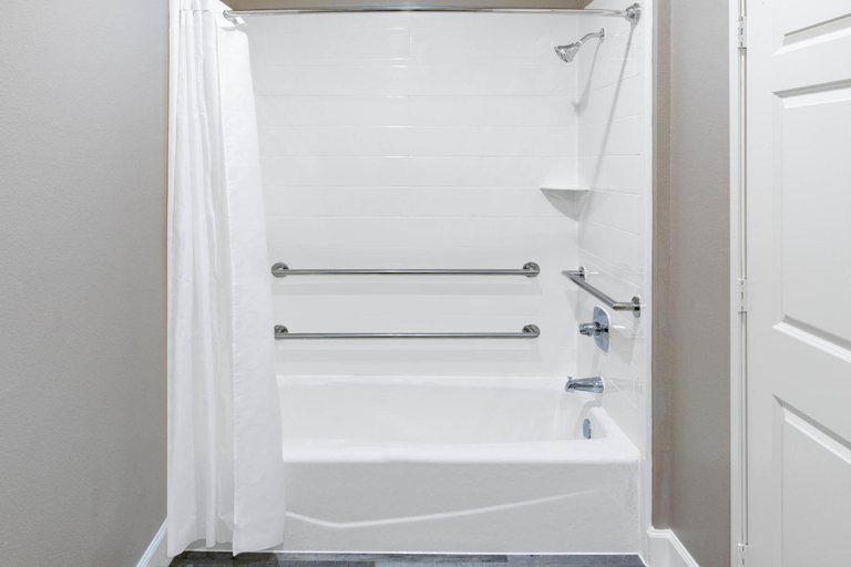 Bathroom 3, Super 8 by Wyndham Houston NW Beltway 8/West Rd, Houston