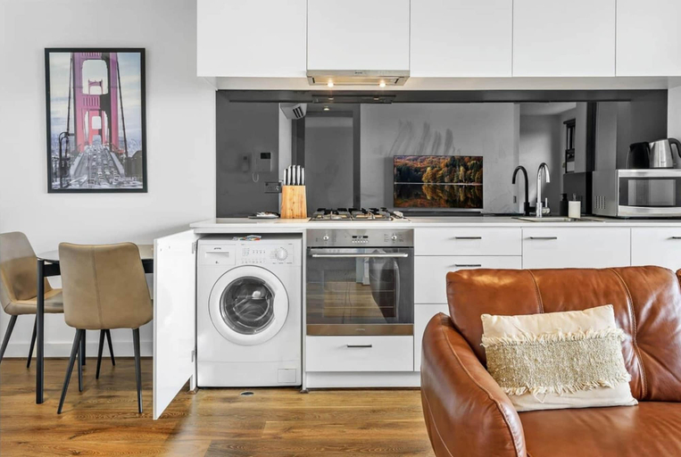 Interior 2, Pristine 1-bed Apartment Near Local Cafes, Melbourne