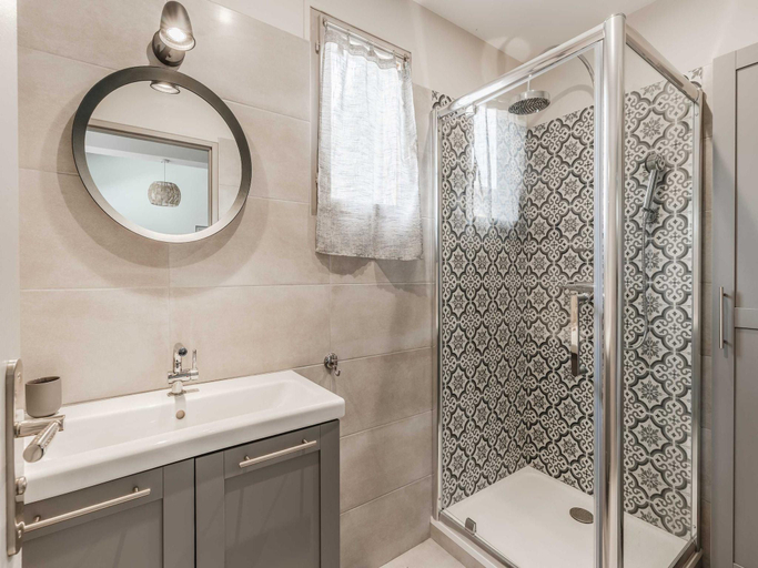 Bathroom 3, House for 18 people with cinema Place Morny, Calvados