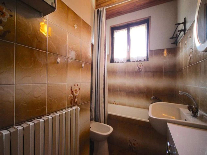 Bathroom 3, Chalet Les Triolets, Haute-Savoie