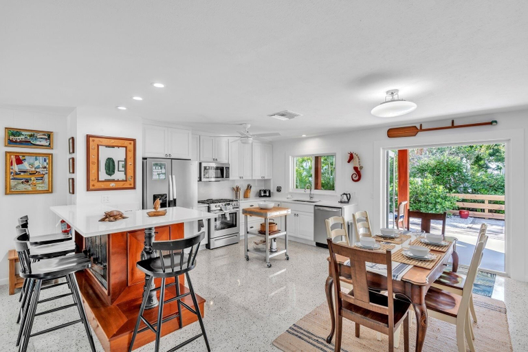 Food & Drinks 5, The Lady Fish 3 Bedroom Home by RedAwning, Manatee