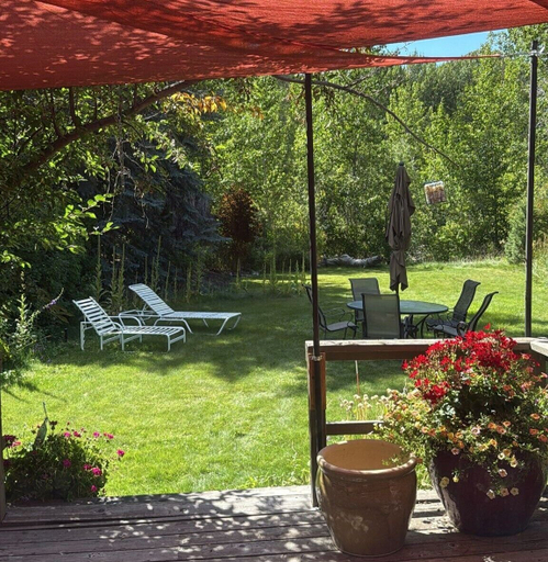 Outdoor dining, Bigwood Bliss - 3BD Riverfront Home, Blaine