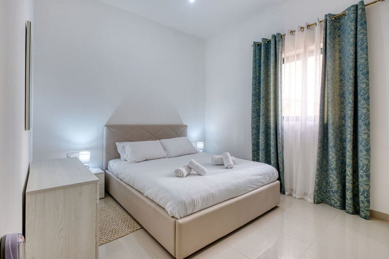 Room 5, Relaxing Xaghra Apartment With BBQ Amenities