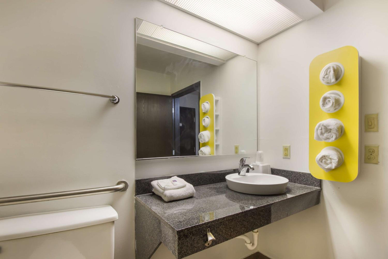Bathroom 3, Motel 6 Rothschild, WI, Marathon