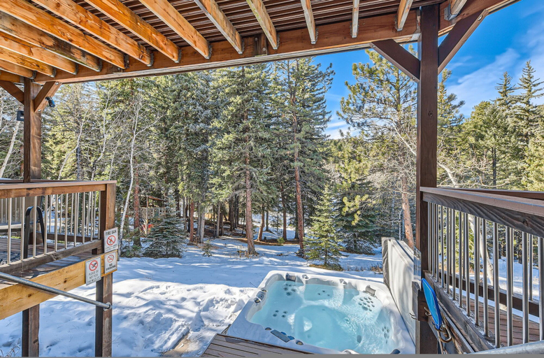 Room 4, Creekside Mountain Views Hot Tub, Jefferson