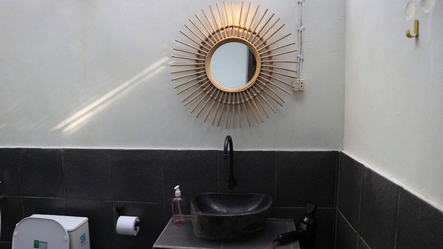 Bathroom 3, Selatan Rinjani, Lombok