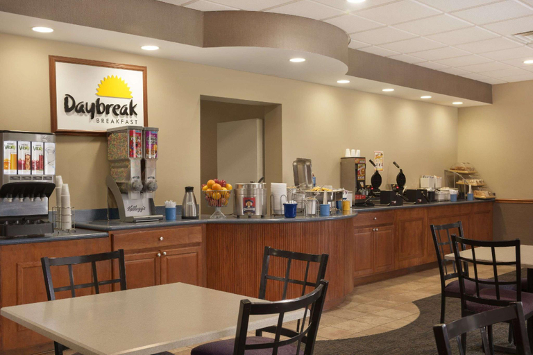 Food & Drinks 5, Comfort Inn & Suites Buffalo Airport, Erie