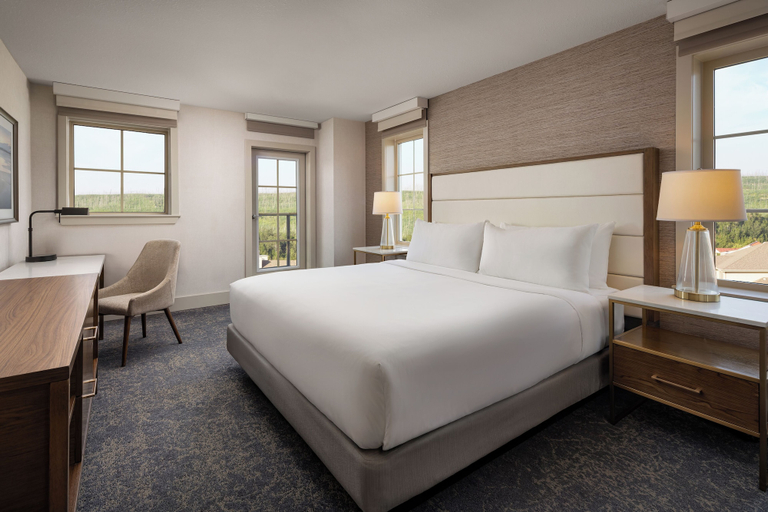 Bedroom 4, Pomeroy Hotel Fort McMurray, Division No. 16
