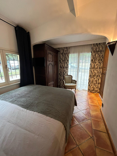 Room 4, Villa in La Mole With Private Pool, Var