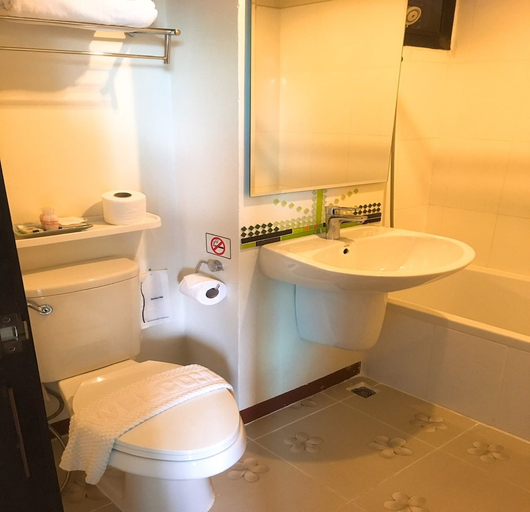 Bathroom 4, BB Mantra, Muang Chiang Mai