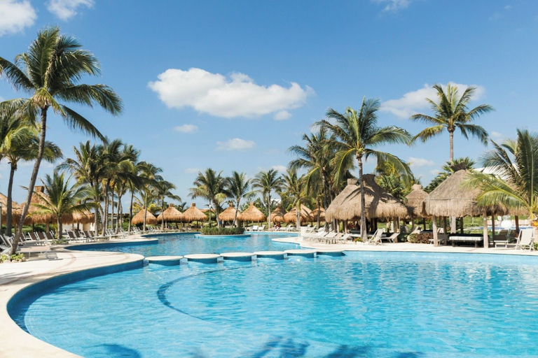 Courtyard, Enter Caribbean Grand Resort, Touros