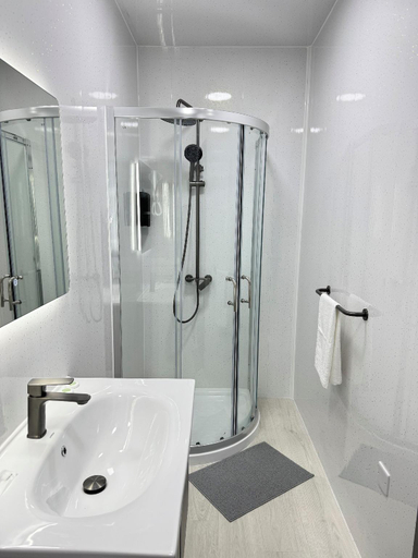 Bathroom 4, Empire Inn, Blackpool