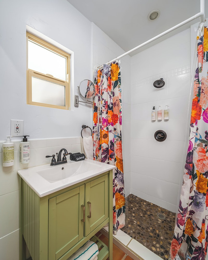 Bathroom 3, Fleur Noire Hotel - 21 and Over, Riverside