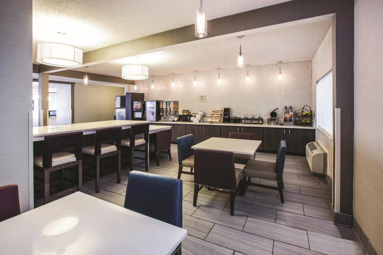 Food & Drinks 5, La Quinta Inn by Wyndham Indianapolis North at Pyramids, Indianapolis