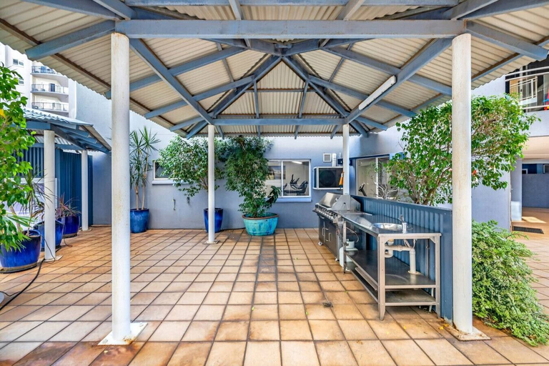 Room 2, Zen Ocean Crest Pool - Gym - Balcony - BBQ, Darwin