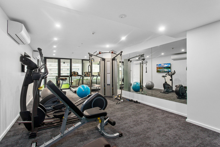 Fitness facility, Central 2-bed With Gym, BBQ & Stunning Views, Canberra