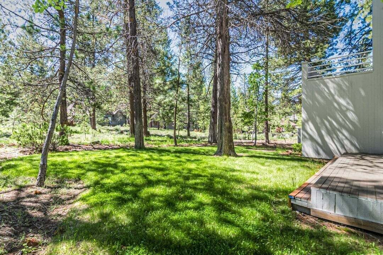 Property grounds 2, Irish Mountain 4 3 Bedroom Home, Deschutes