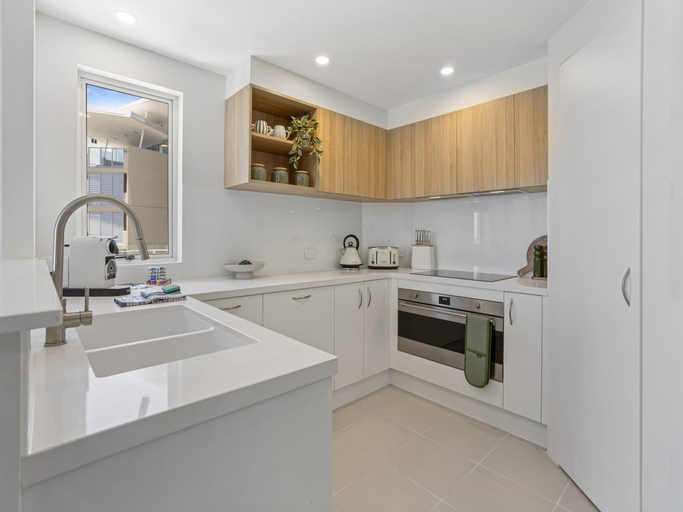 3, Stylish 3-Bed Apartment in Coastal Redcliffe, Redcliffe-Scarborough