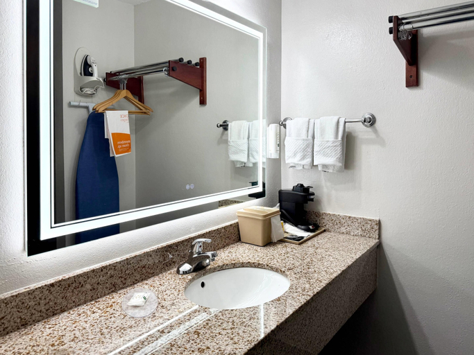 Bathroom 4, Quality Inn & Suites Greenville I-65, Butler