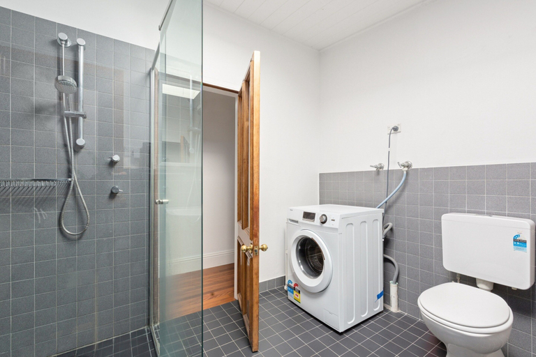 Bathroom 2, Stylish 2-bed Cottage in Trendy Erskineville, Sydney