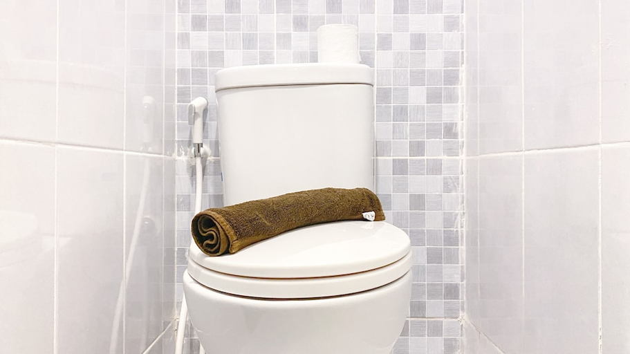 Bathroom 3, Brand New And Cozy Studio At Tokyo Riverside Pik 2 Apartment, Tangerang