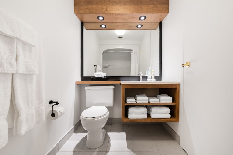 Bathroom 4, AX Hôtel Mont-Tremblant, Les Laurentides