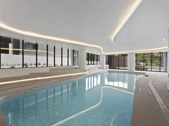 4, Light Filled Apartment by Albert Park Lake, Melbourne