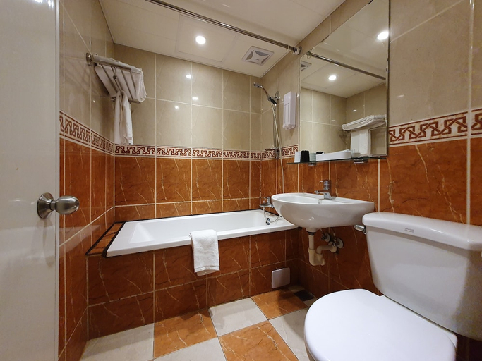 Bathroom 3, Rainbow Hotel, Taipei City