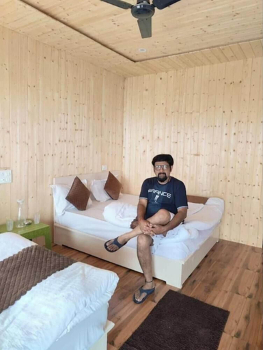 Room 2, MahaGauri Hotel & Resort, Rudraprayag
