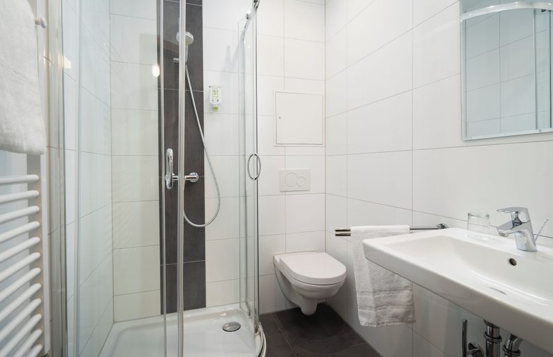Bathroom 3, Ates Hotel Lampertheim by Aurum, Bergstraße