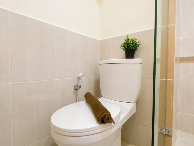 Bathroom 4, Modern Contemporary 2Br Apartment At Meikarta, Cikarang